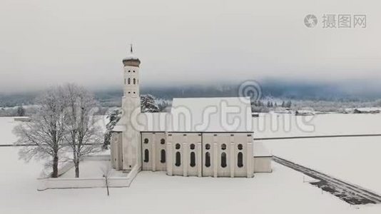 德国南部圣科洛曼教堂的鸟瞰图视频
