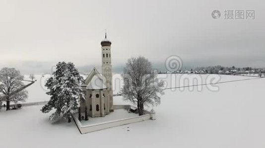 德国南部圣科洛曼教堂的鸟瞰图视频