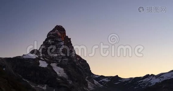 马特霍恩时间流逝日出在塞维诺峰顶4478米意大利方面，山谷`奥斯塔视频