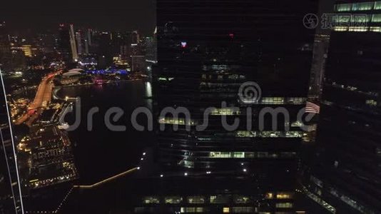 夜新加坡顶景全景.. 中枪。 新加坡写字楼夜景. 新加坡夜视频