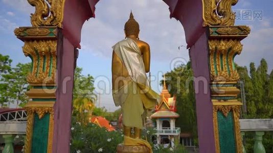 泰国普吉岛WatSrisoonthorn寺小佛像慢镜头拍摄。 前往泰国视频