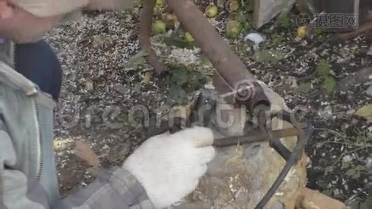 在工作的焊工视频