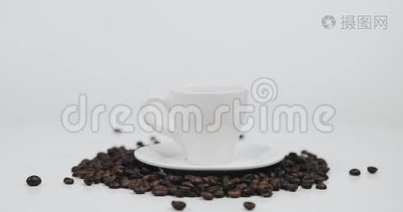 白色陶瓷空咖啡杯和茶托视频