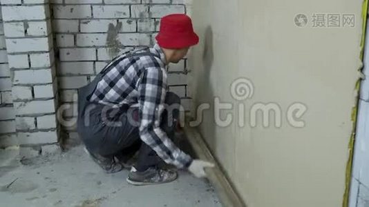 用施工尺抹内墙石膏视频
