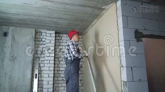 用施工尺抹内墙石膏视频