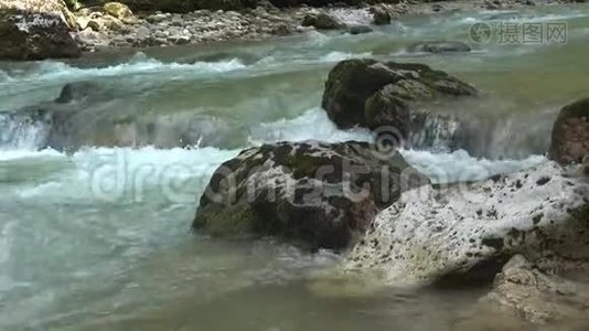 山河的急流.视频