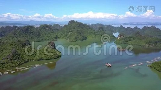 鸟瞰万岛群岛的宁静海湾视频