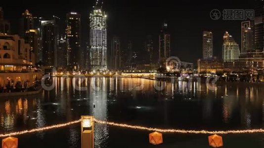 迪拜喷泉广场，哈利法塔照明。视频