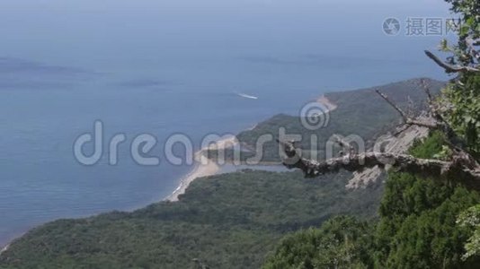 带海滩和大海的美丽自然景观的俯视空中视频视频