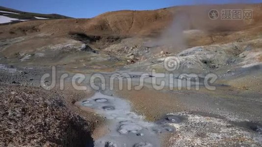 堪察加的火山景观：温泉周围活跃的富马菌视频