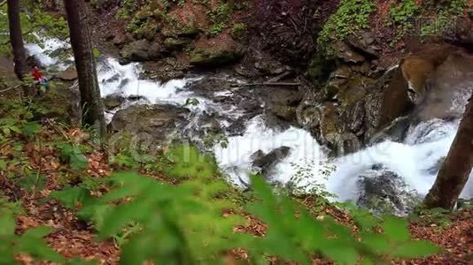 瀑布山景观.. 山区河流视频