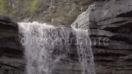 奥斯特瀑布顶部的细节视频