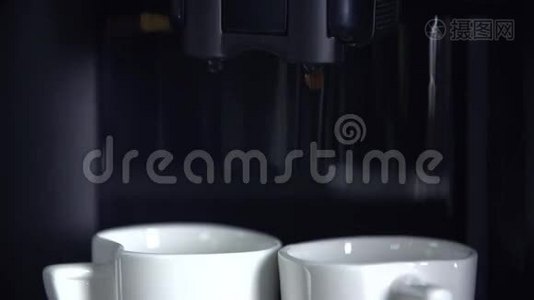 做了两杯咖啡视频