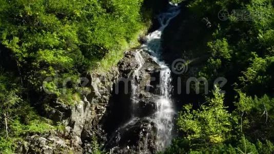瀑布在山上，破山，斯洛伐克视频