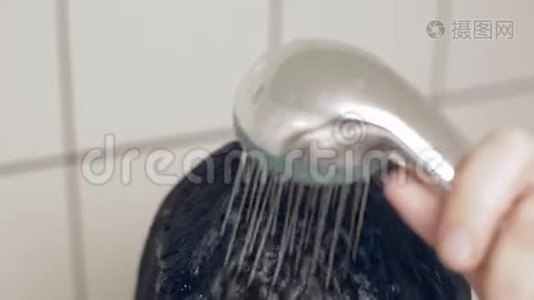 白种人中年男子洗澡视频