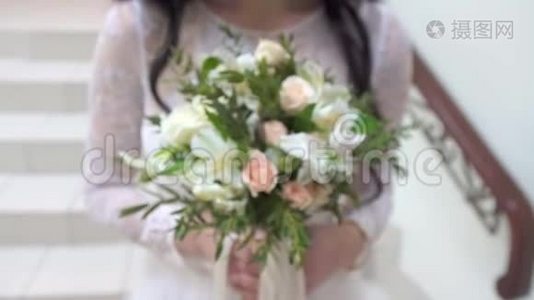 新娘手中的婚礼花束，概念视频