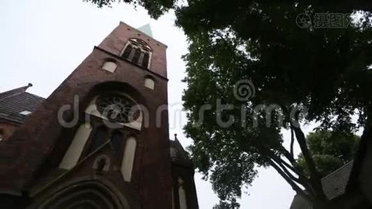 古老教堂的钟楼视频