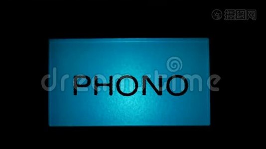 收音机接收器黑色背景上的Phoono按钮蓝色视频