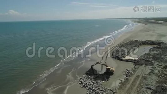建造海滩防浪堤视频