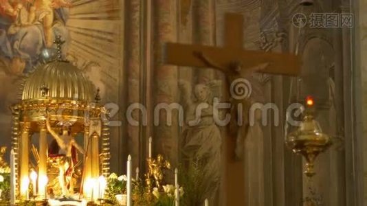 祭坛和耶稣十字架视频