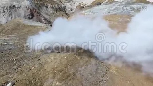 穆特诺夫斯基火山。 假人。 穆特诺夫斯基火山口热区..视频