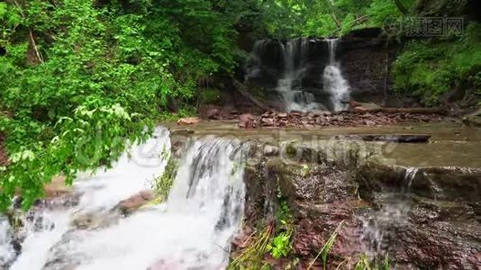 乌克兰瀑布在切尔尼夫茨地区视频