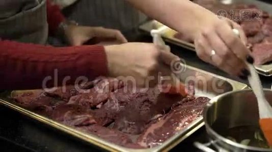 煮肉牛排视频