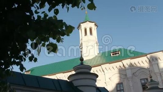 俄罗斯喀山，2017年6月27日，屋顶阿帕纳耶夫斯卡亚清真寺，在温暖的夏日。视频