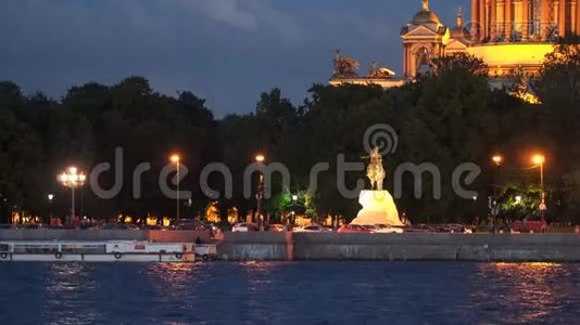 圣彼得堡金钟道堤岸夜间照明视频