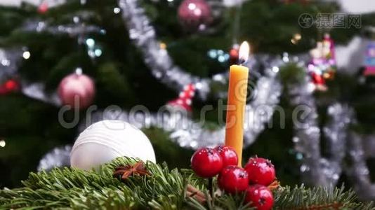圣诞和新年装饰用燃烧的蜡烛-4k视频