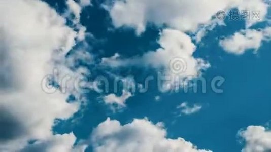 4k超高清时间推移移动云和蓝天在白天视频