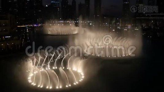 跳舞喷泉。 在迪拜表演。视频