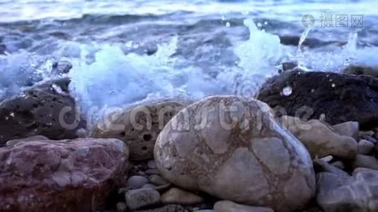 岩石和波浪视频