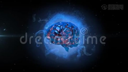 3d金属人脑在黑色背景下在发光的蓝色地球上旋转的动画视频