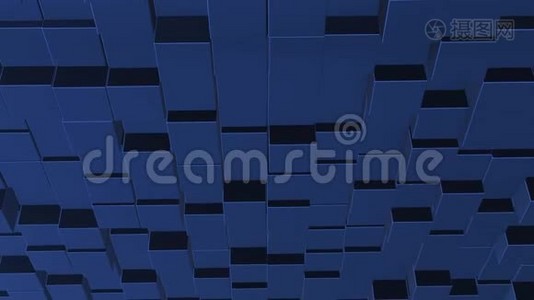 具有蓝色移动立方表面壁的抽象背景。视频