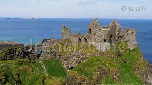 北爱尔兰的邓卢斯城堡——北爱尔兰的一个著名地标视频