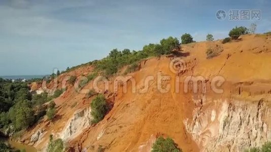 浅河上方有红沙峡谷视频