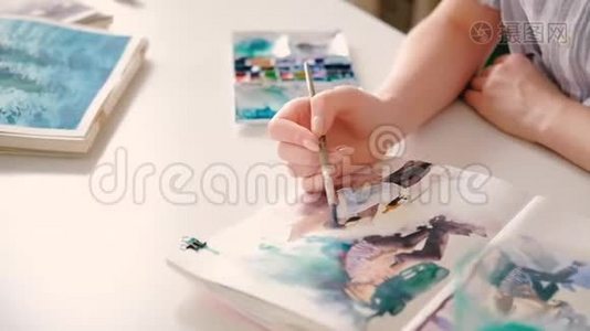 艺术家绘画素描书手水彩艺术作品视频
