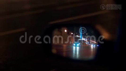 夜间城市灯光及交通背景.. 车侧镜反射..视频