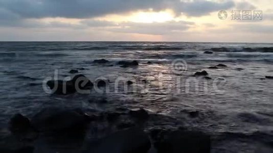 弗特文图拉海岸的晨浪视频