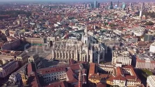 意大利米兰大教堂穹顶空中无人机镜头视频