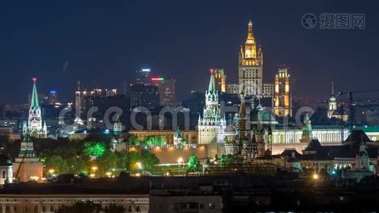 莫斯科时代广场全景图-克里姆林宫塔楼、国家百货商店、斯大林摩天大楼、位于视频