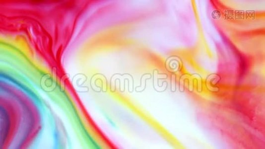 抽象五彩颜料，五彩颜料在水中的混合和运动.. 多色丙烯酸涂料..视频