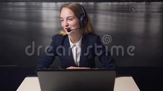 呼叫中心操作员兼客户视频