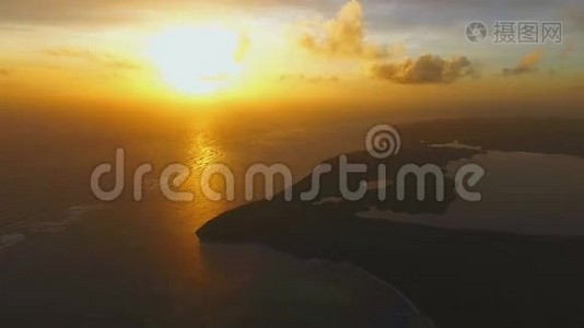 日落时的海洋美景视频
