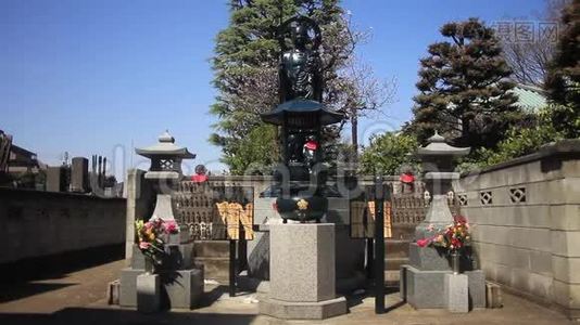 东京艾兹宁广场的石像视频