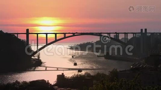 葡萄牙波尔图的阿拉比达桥视频