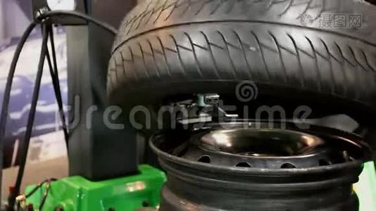 轮胎轮胎轮胎的修理和更换.视频