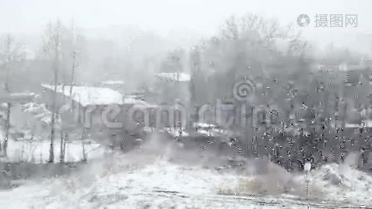 背景下的大雪.视频