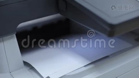 多功能打印机或复印机启动打印.视频